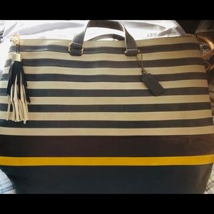 Large Leather Coach Purse. Clean ,This is a Beauty